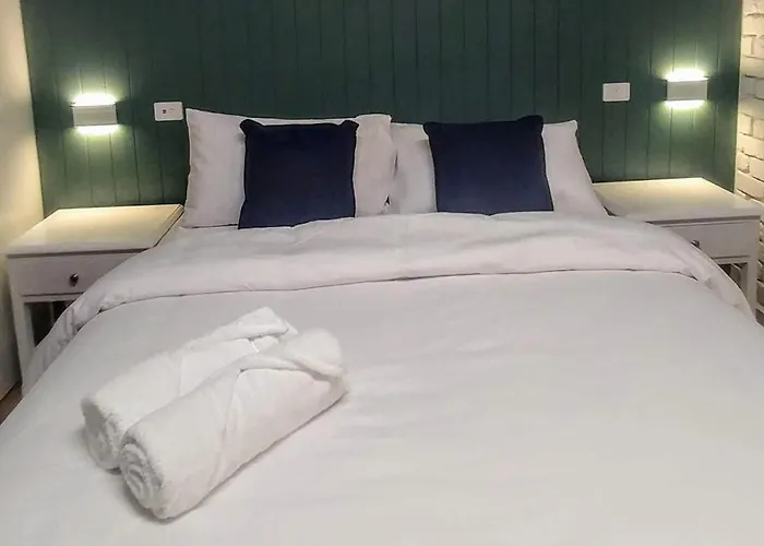 Bay House Motel